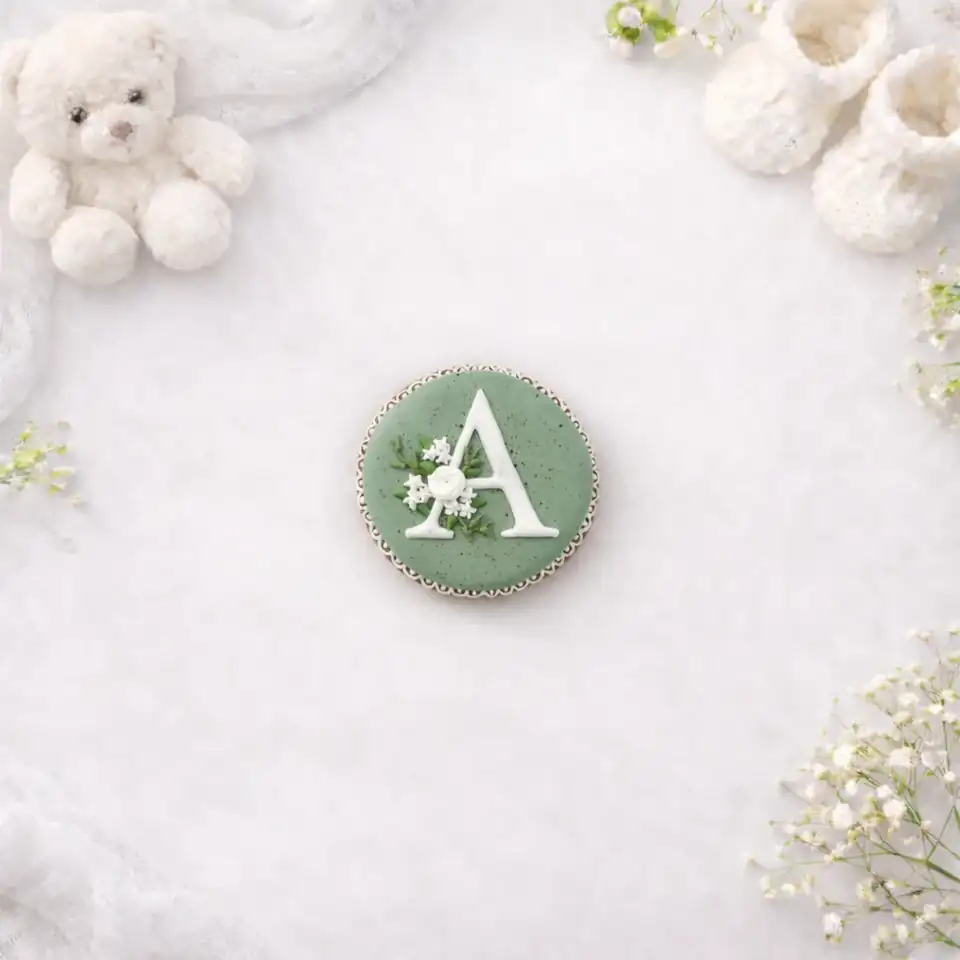 Caixa Chá de Bebê Verde Sálvia com Bolachas de Especiarias Decoradas — Kit 6 Unidades - Imagem 2
