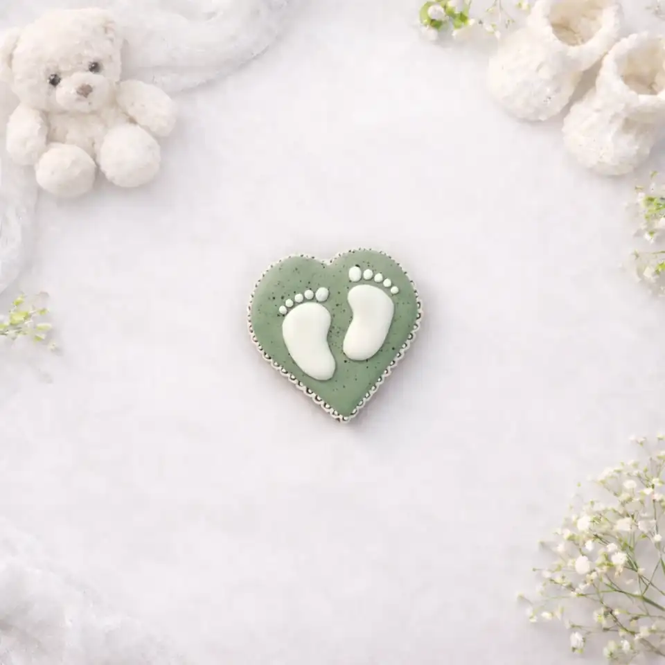 Caixa Chá de Bebê Verde Sálvia com Bolachas de Especiarias Decoradas — Kit 6 Unidades - Imagem 5