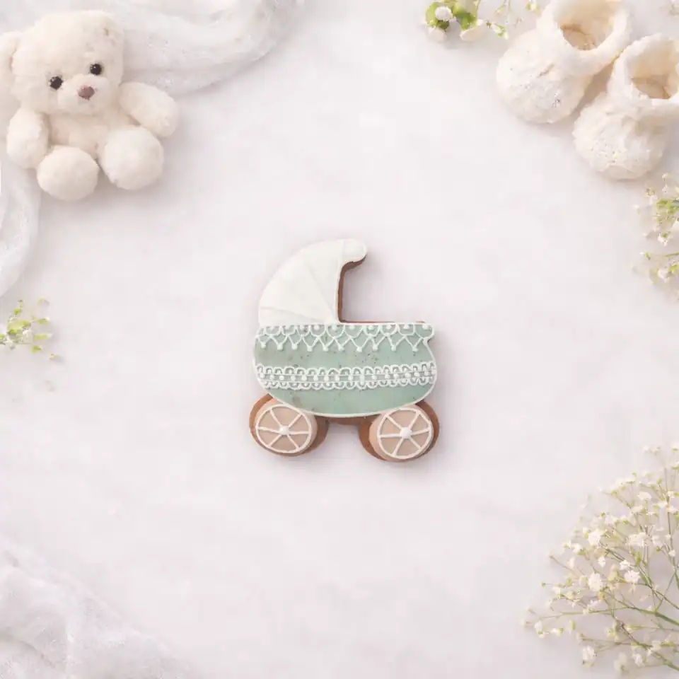 Caixa Chá de Bebê Verde Sálvia com Bolachas de Especiarias Decoradas — Kit 6 Unidades - Imagem 7